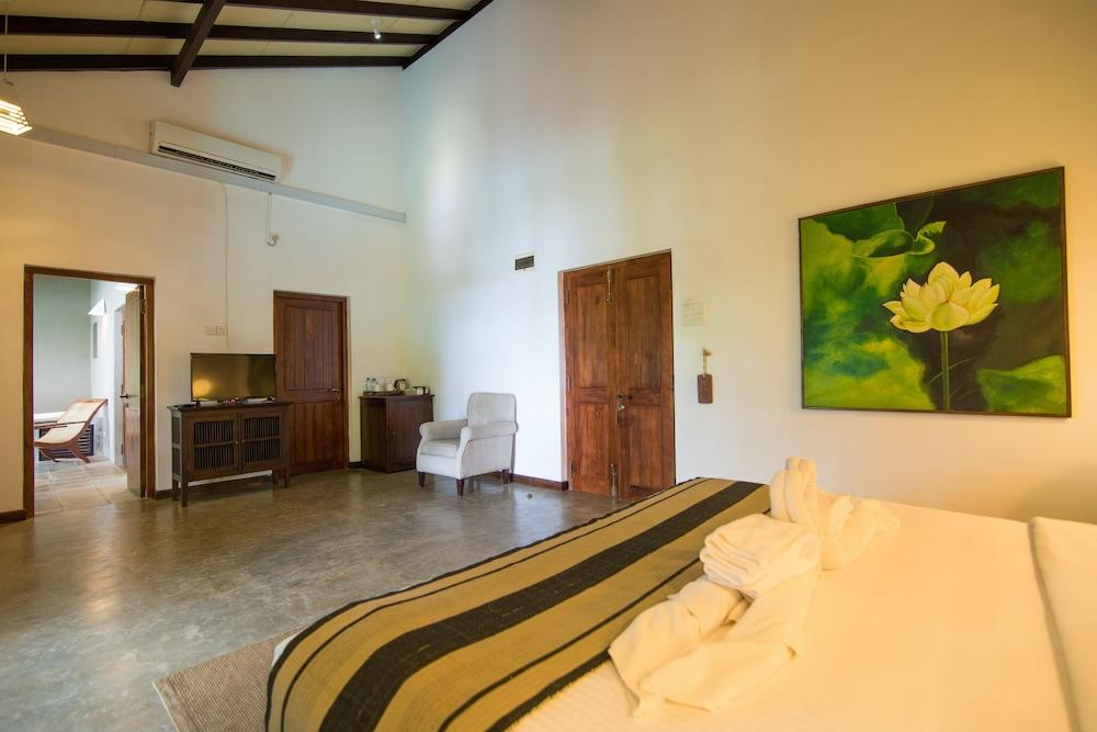 Roman Lake Ayurveda Boutique Resort - Level 1 Certified Ahungalla Dış mekan fotoğraf